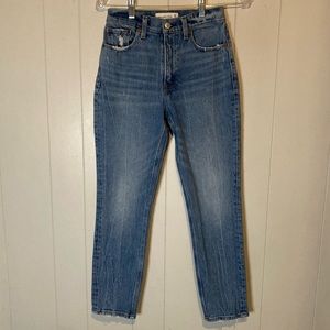 25/0 0s short Abercrombie & Fitch High Rise Mom Jean